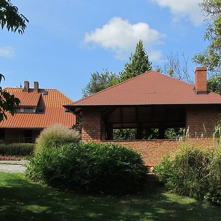 Willa W Ogrodzie Sandoměř Exteriér fotografie